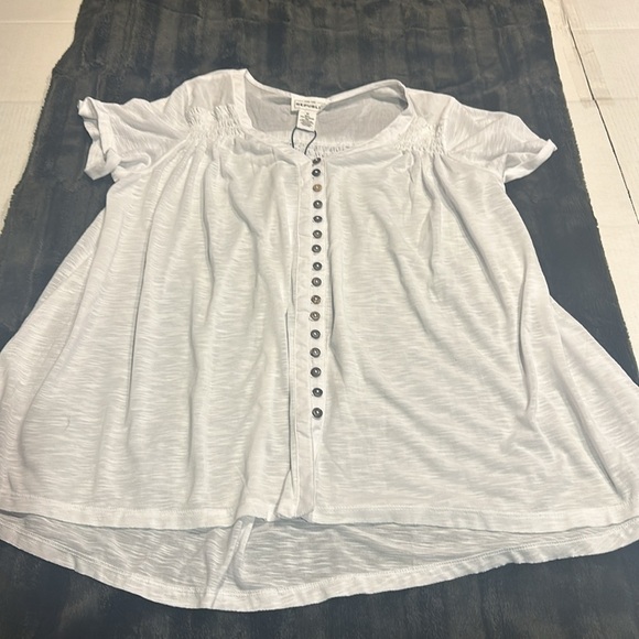 NWT For The Republic short sleeve white blouse w tortoiseshell buttons high low - Picture 3 of 9